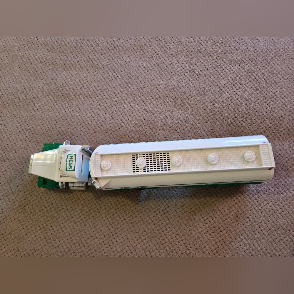 1990 Hess Gasoline Toy Tanker Truck W/Dual Sound Horn/Backup Beep • Lights - Picture 4 of 16